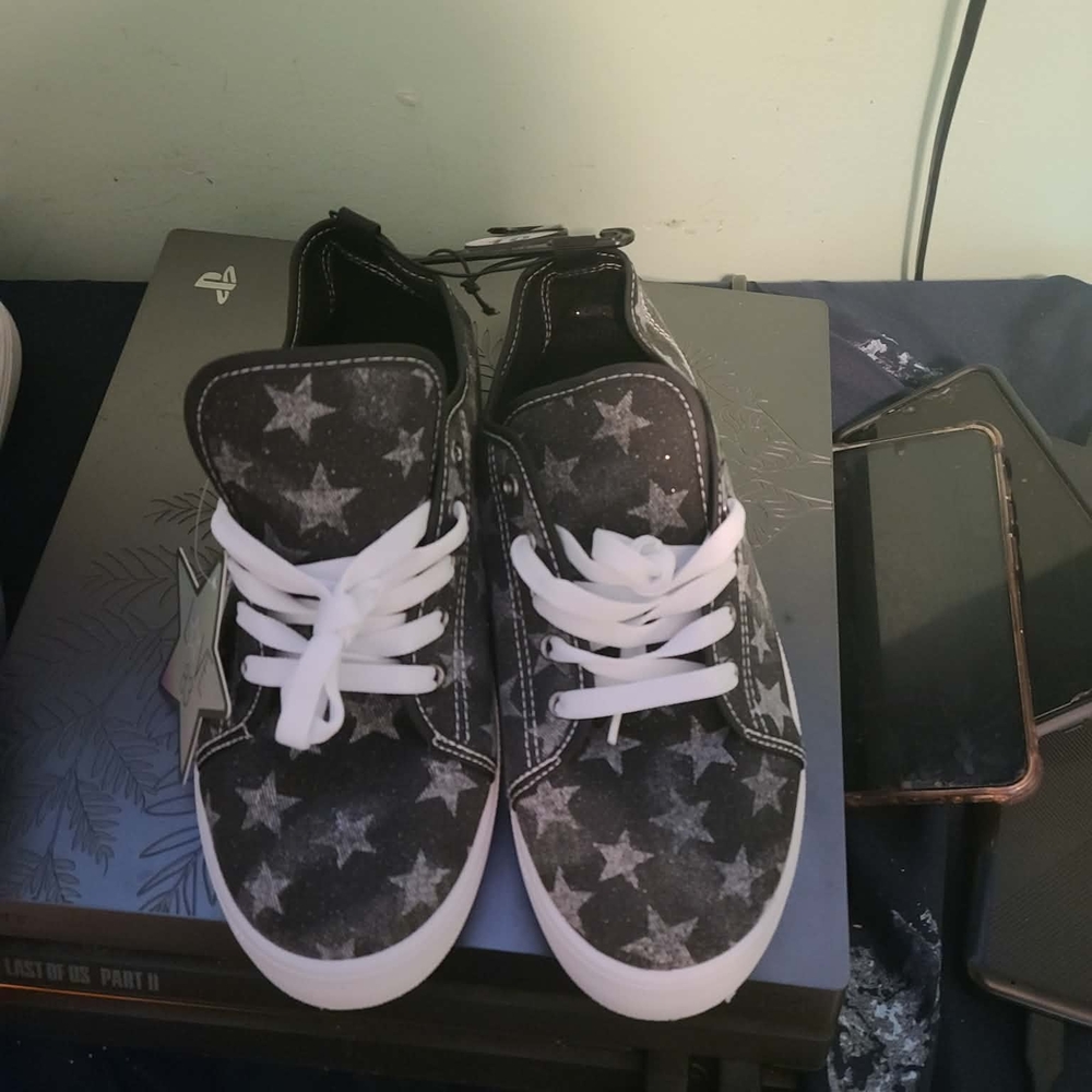 Love Starry High-Tops in Black and Gray